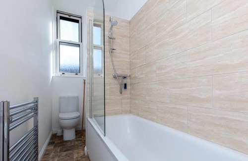 Merchiston Apartment | Spacious and Bright Polworth Flat