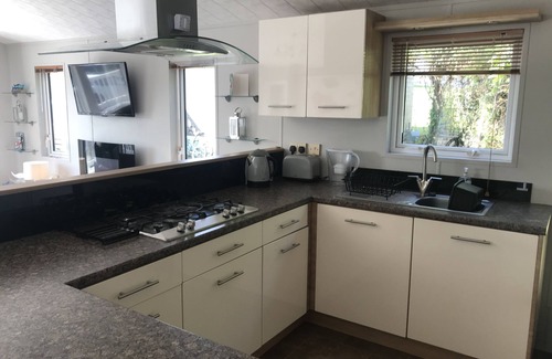 New Forest District Cabin | Spacious and comfortable holiday lodge in country park setting.