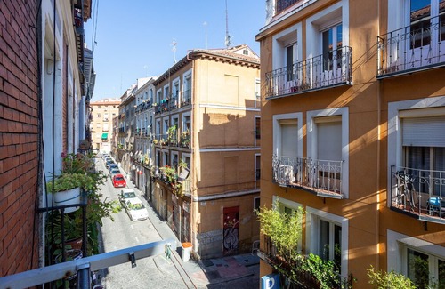 Embajadores Apartment | Spacious and comfortable in Lavapies.