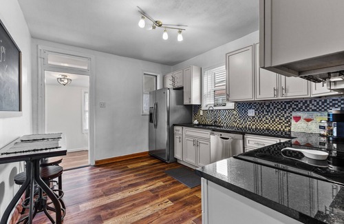The Southampton House | ☆Spacious and Comfy☆Central Location☆Near Downtown
