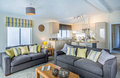 King's Lynn Ski Chalet | Spacious and contemporary lodge, great for a couple or family escape.