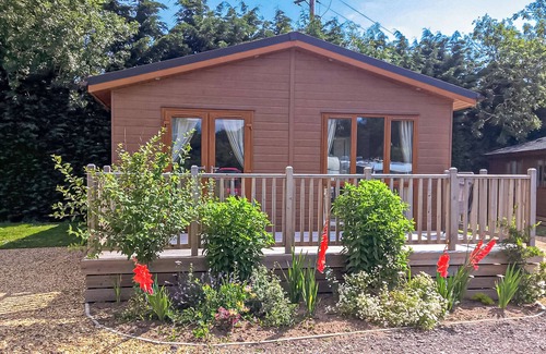 King's Lynn Ski Chalet | Spacious and contemporary lodge, great for a couple or family escape.