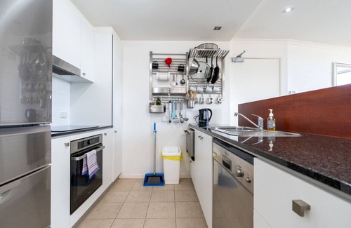 Braddon Apartment | Spacious and Cosy Apt with Great Views in Braddon