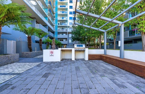 Braddon Apartment | Spacious and Cosy Apt with Great Views in Braddon