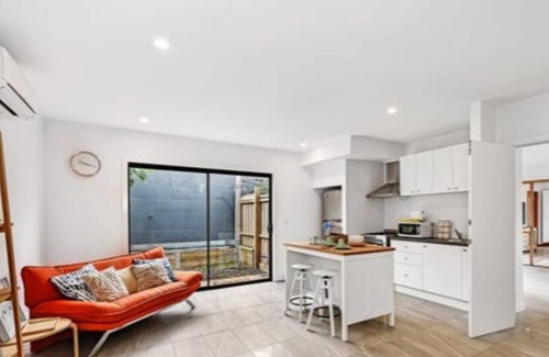 Chadstone House | Spacious and elegant 7 bedroom home in prime Chadstone location.