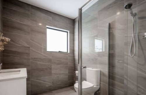 Chadstone House | Spacious and elegant 7 bedroom home in prime Chadstone location.