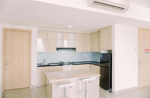 Tangerang Apartment | Spacious and Elegant 2BR with Private Lift at Hillcrest House Apartment By Travelio