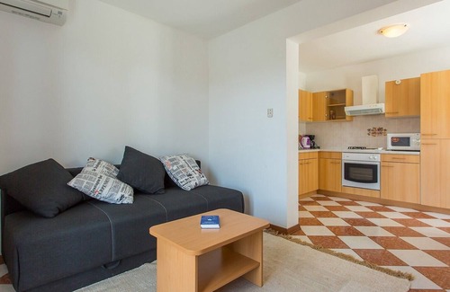 Spadici Apartment | Spacious and fully equipped one bedroom apartment in a great location in Porec near the beach