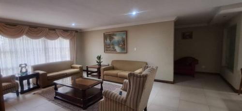 Greater Johannesburg Metropolitan Area Apartment | Spacious and homely 4-bed home in Honey Hills