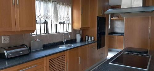 Greater Johannesburg Metropolitan Area Apartment | Spacious and homely 4-bed home in Honey Hills
