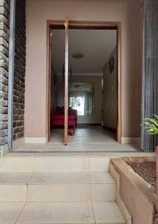 Greater Johannesburg Metropolitan Area Apartment | Spacious and homely 4-bed home in Honey Hills