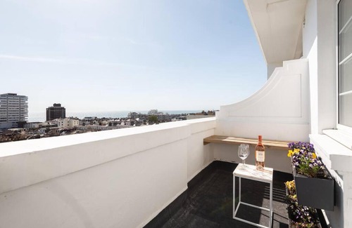 Montpelier Apartment | Spacious and luxe two king bedroom sea-view apt