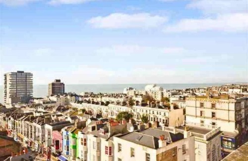 Montpelier Apartment | Spacious and luxe two king bedroom sea-view apt