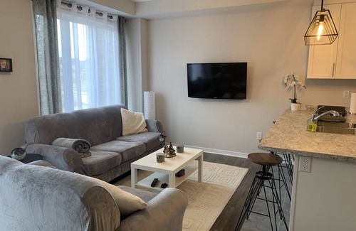 Collingwood House | Spacious and modern townhome in Collingwood