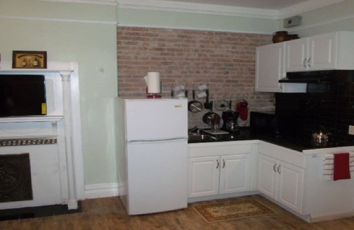Harlem Hotel | SPACIOUS AND OPEN PROPERTY W/KITCHEN - 3 MINUTES TO SUBWAY