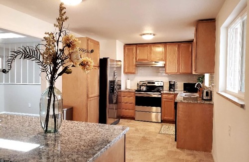 Littleton House | Spacious and Quiet Home in Centennial - 2 minutes from shopping and restaurants!