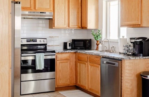Littleton House | Spacious and Quiet Home in Centennial - 2 minutes from shopping and restaurants!