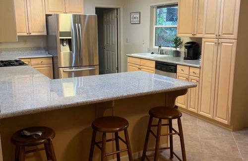 Shaver Lake Cabin | Spacious and Serene 4-bedroom cabin in enchanting Shaver Lake with WiFi