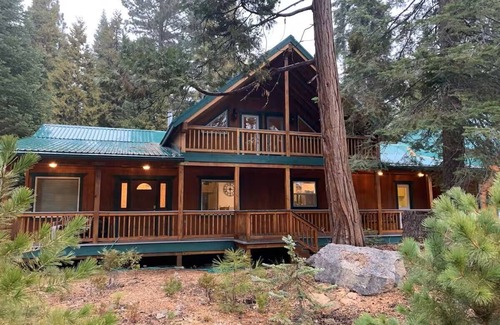 Shaver Lake Cabin | Spacious and Serene 4-bedroom cabin in enchanting Shaver Lake with WiFi
