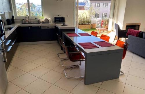 Khalandrion Apartment | Spacious and Sunkissed 3BR & 2 Bathrooms Apartment