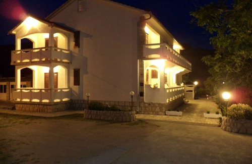 Rab Apartment | Spacious and Sunny Apartment on Island Rab