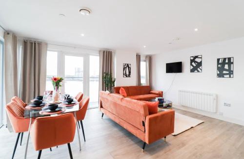 Woolwich Riverside Apartment | Spacious and Sunny Flat l River Balcony View !