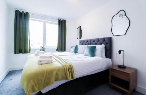 Woolwich Riverside Apartment | Spacious and Sunny Flat l River Balcony View !