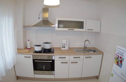 Rakalj Apartment | Spacious Apartment in Rakalj with Garden
