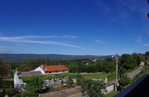 Rakalj Apartment | Spacious Apartment in Rakalj with Garden