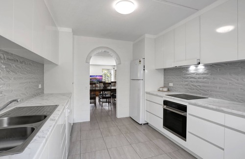 Point Lookout Apartment | Spacious apartment in very well maintained complex. Walk to beach.