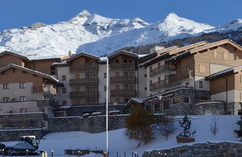 Val Cenis Apartment | Spacious Apartment for 6 at the Foot of the Slopes, Val-Cenis