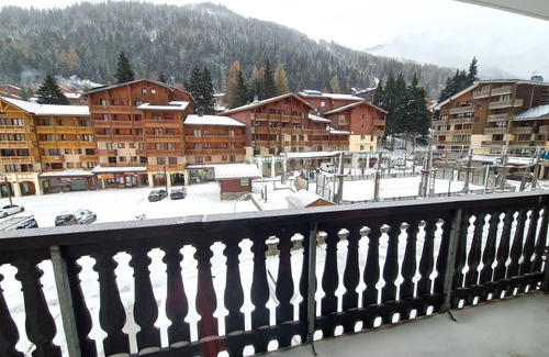 Valfrejus Apartment | Spacious apartment 8 ppl, Valfréjus center, balcony