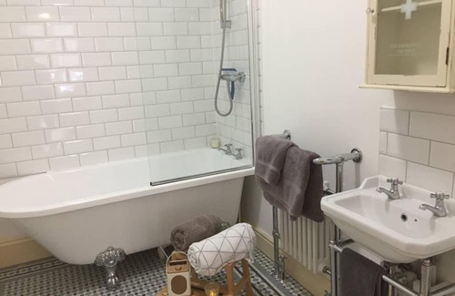 Gloucester Apartment | Spacious Apartment Close To Gloucester Quays And Docks