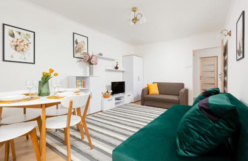 Saska Kepa Apartment | Spacious Apartment close to PGE Stadium in Warsaw by Noclegi Renters