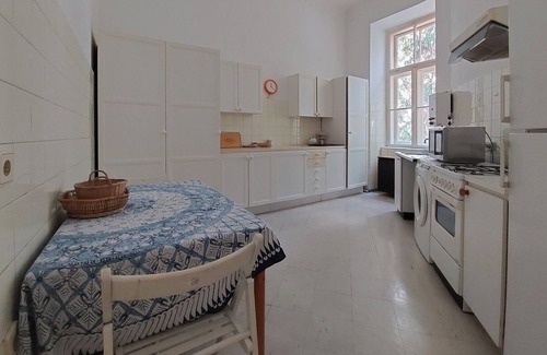 Wahring Apartment | Spacious Apartment in Central Vienna, With Original Features and Character