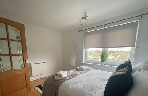 Glasgow House | Spacious Apartment in Glasgow