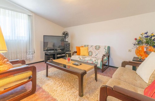 Podgradina Apartment | Spacious Apartment in Podgradina with Pool