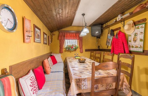 Podgradina Apartment | Spacious Apartment in Podgradina with Pool
