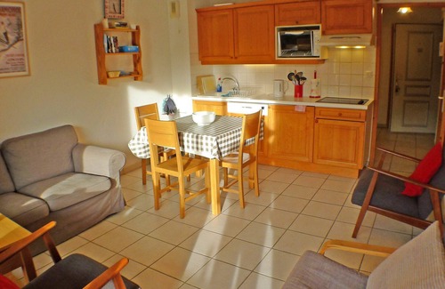 Samoens Apartment | Spacious apartment in the heart of Samoëns with WiFi and private parking, pets allowed