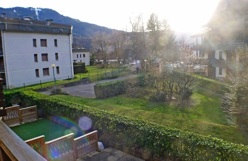 Samoens Apartment | Spacious apartment in the heart of Samoëns with WiFi and private parking, pets allowed