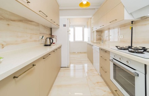 Lara Apartment | Spacious Apartment near Lara Beach in Muratpasa