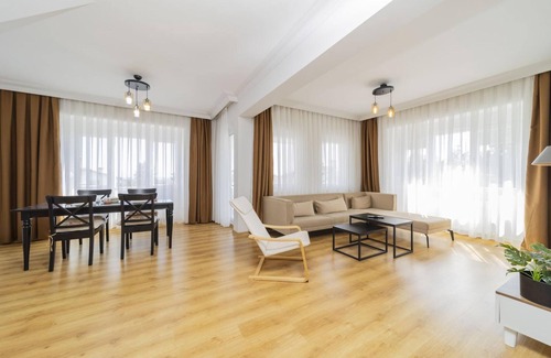 Lara Apartment | Spacious Apartment near Lara Beach in Muratpasa