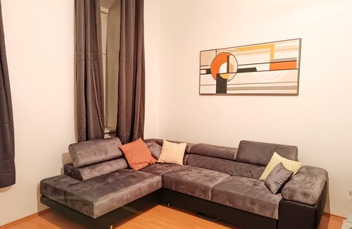 Favoriten Apartment | Spacious apartment near the main train station
