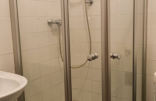 Favoriten Apartment | Spacious apartment near the main train station