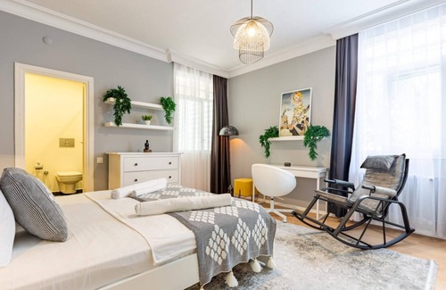 Goztepe Apartment | Spacious Apartment on Bagdat Street Kadikoy