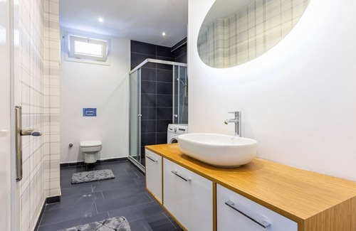Goztepe Apartment | Spacious Apartment on Bagdat Street Kadikoy