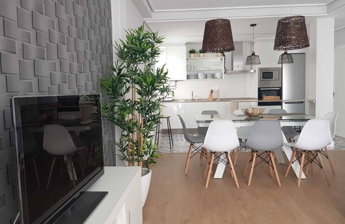 Ourense Condo | Spacious apartment renovated with a modern style, located in the Pza. Ourense major
