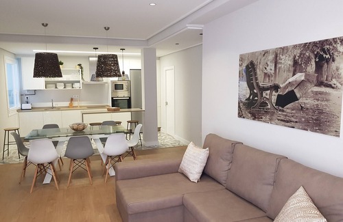 Ourense Condo | Spacious apartment renovated with a modern style, located in the Pza. Ourense major