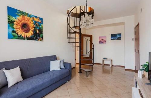 Aci Trezza Apartment | Spacious Apartment with Sea View in Aci Castello
