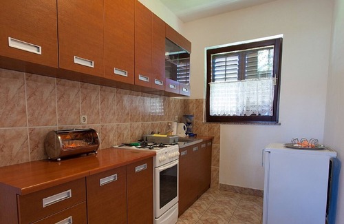 Vantacici Apartment | Spacious apartment with terrace and garden